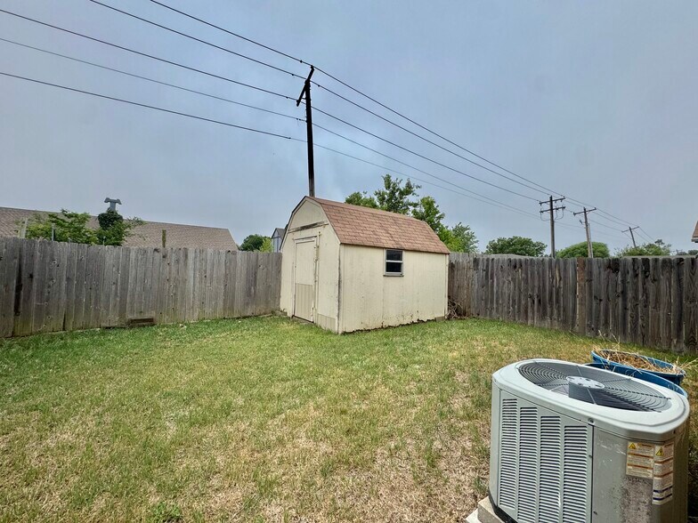 Building Photo - 1416 SW 96th St