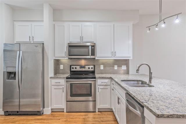 Building Photo - 6051 Ross Ave