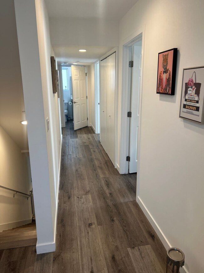 Building Photo - 1119 N Berendo St