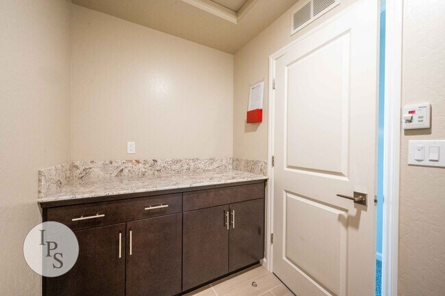 Building Photo - Brand New Clovis Home, 4BR/3BA, With Solar...