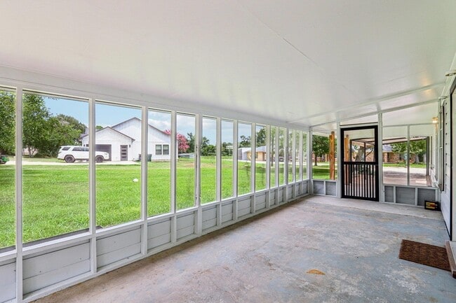 Building Photo - 755 E Bellville St