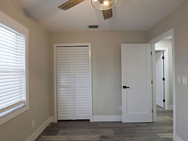 Building Photo - Duplex Fort Myers Duplex 14181