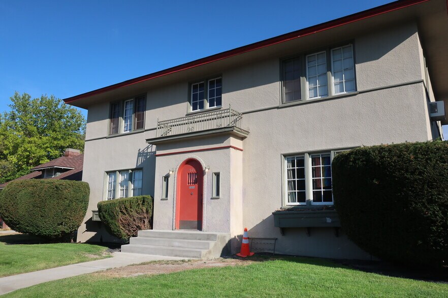 Primary Photo - 527 Yakima St