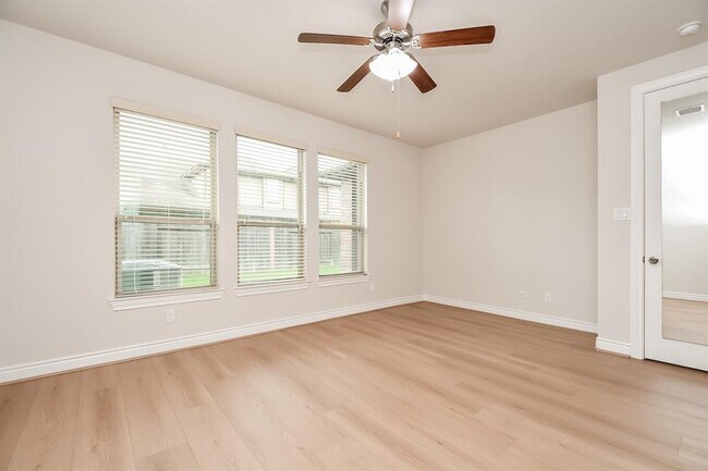 Building Photo - 24210 Madrid Hill Ln