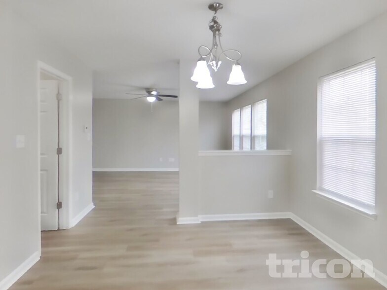 Building Photo - 9622 W Quarter Moon Dr