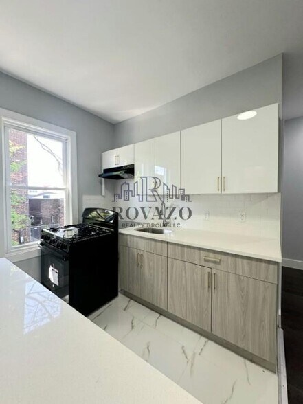 Building Photo - 152 N 6th St