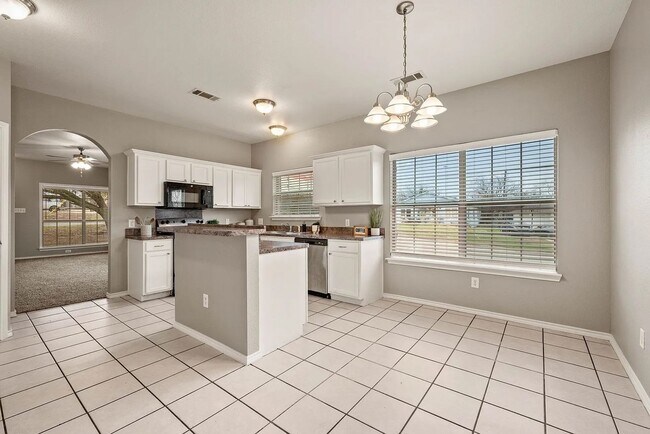 Building Photo - Light-Filled 3-Bedroom Home with Updated K...