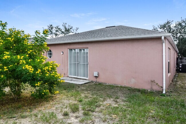 Building Photo - 16041 Wilkinson Dr