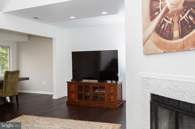 Building Photo - 828 Chanticleer