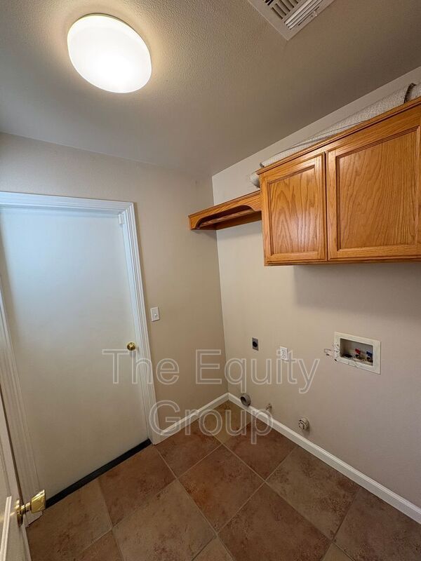 Building Photo - 1422 E Mesa Ct