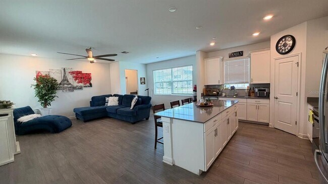 Building Photo - 11200 Listening Dr