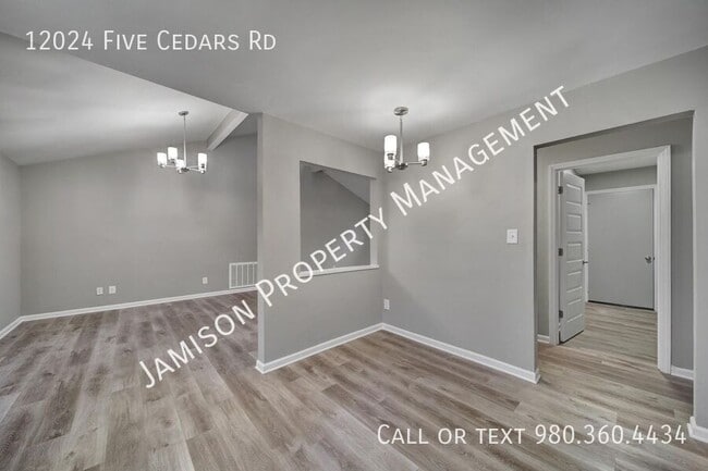 Building Photo - 12024 5 Cedars Rd