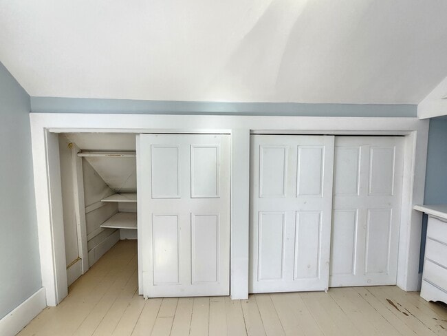 Building Photo - 387 College Ave