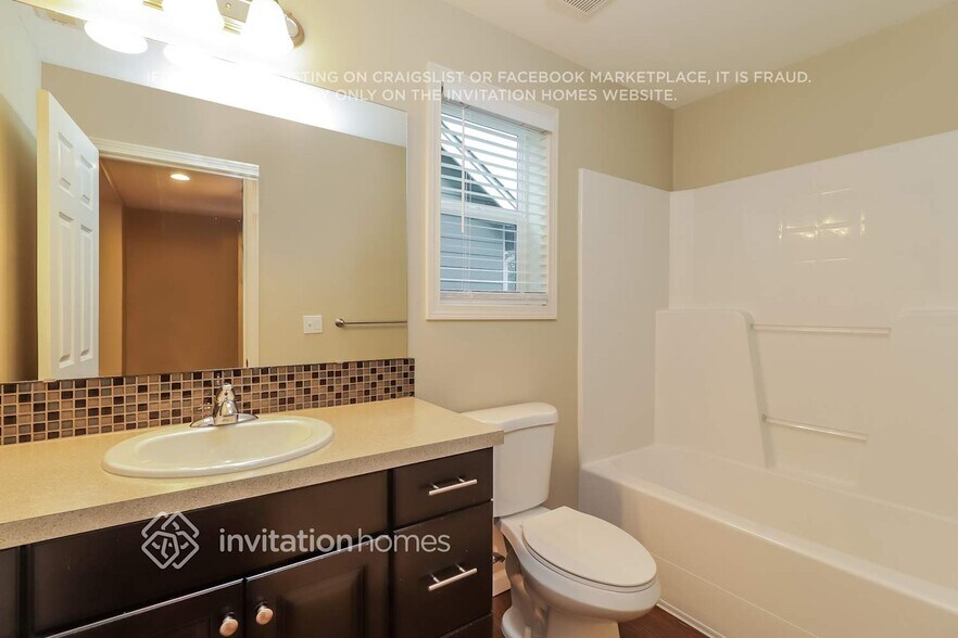 Building Photo - 16424 80th Ave E