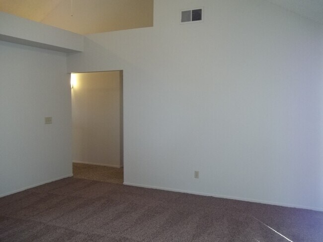 Building Photo - West Clovis location,  potential Buchanan ...