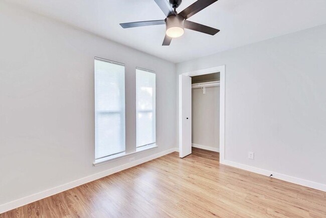 Building Photo - Beautiful 3/2 near Domain