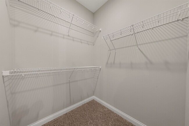 Building Photo - 821 Poplar Log Dr