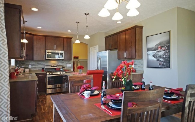Building Photo - 4012 Sunshine Peak Dr