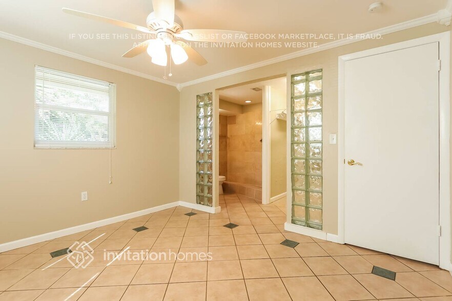 Building Photo - 4947 Live Oak Dr