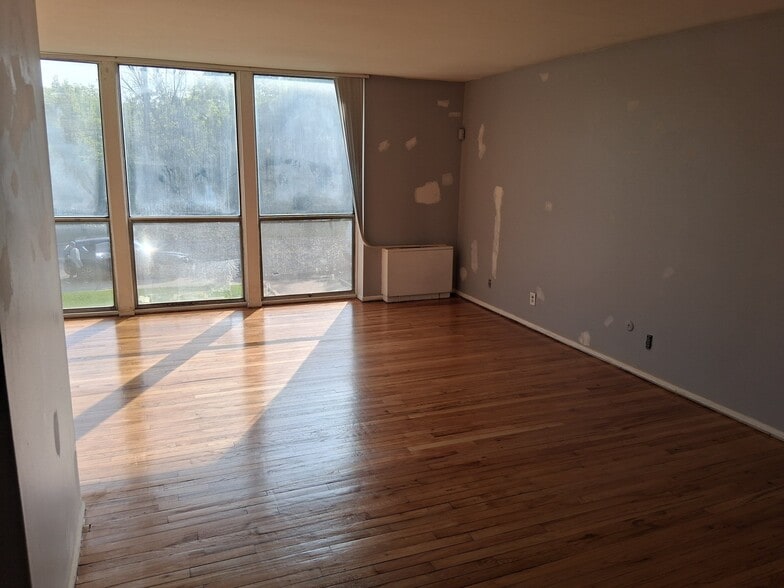 Building Photo - 2003 Orleans St