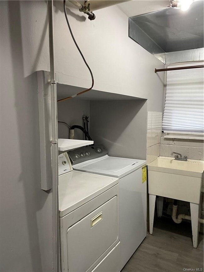 Building Photo - 7 Castle Dr