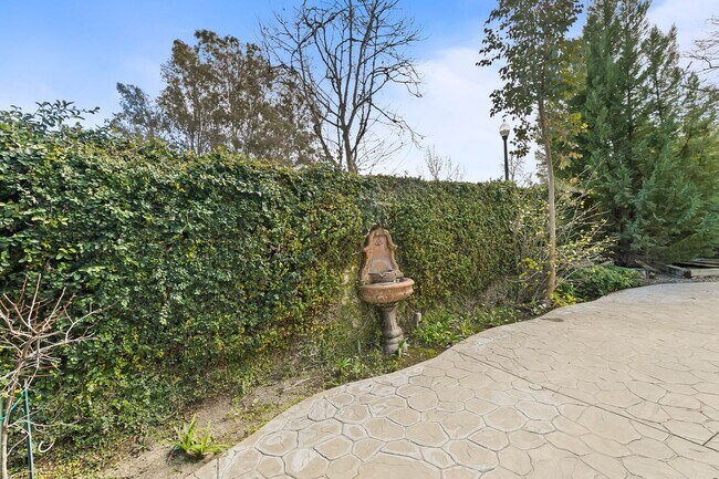 Building Photo - 4 Bedroom Home in the Beautiful Bridgeport Community!