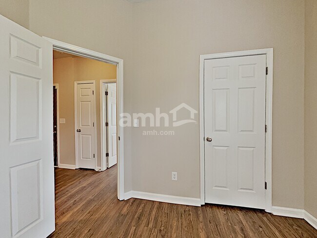 Building Photo - 1104 Achiever Cir