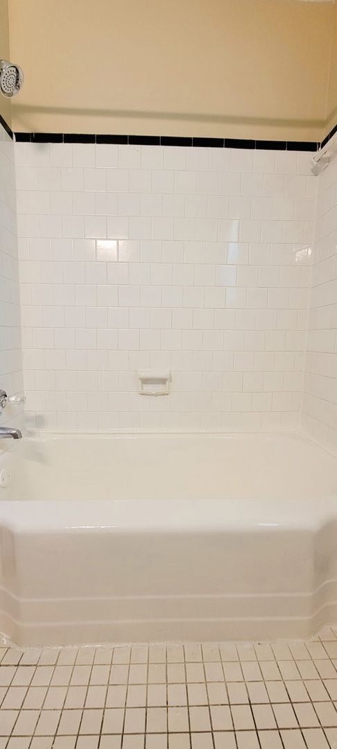 Building Photo - Brick ranch in Southside with large privat...