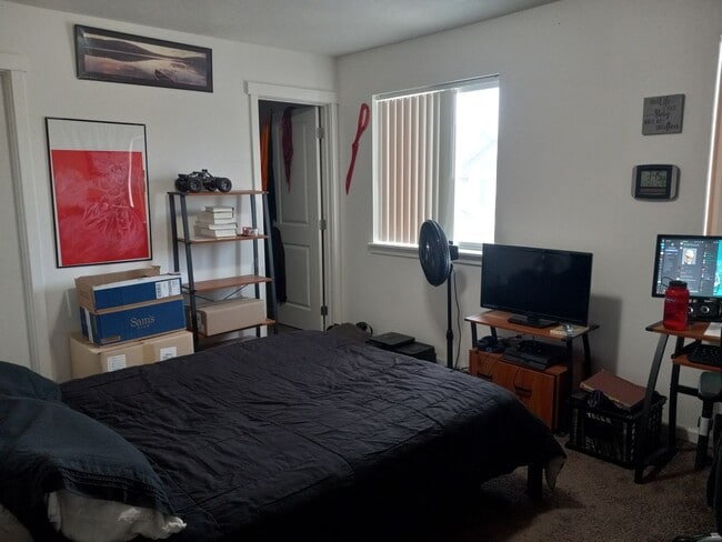 Building Photo - Charming 3-Bedroom Home in Prime Pullman L...