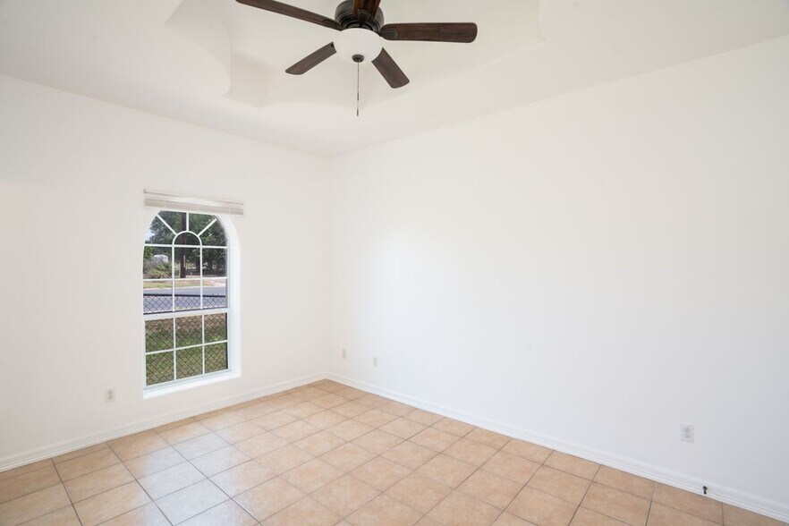 Building Photo - 604 Buena Vista Dr