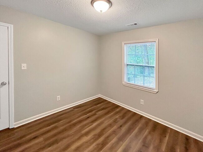 Building Photo - 106 Greenwood Cir