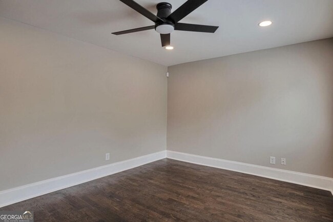 Building Photo - 985 Fair St SW