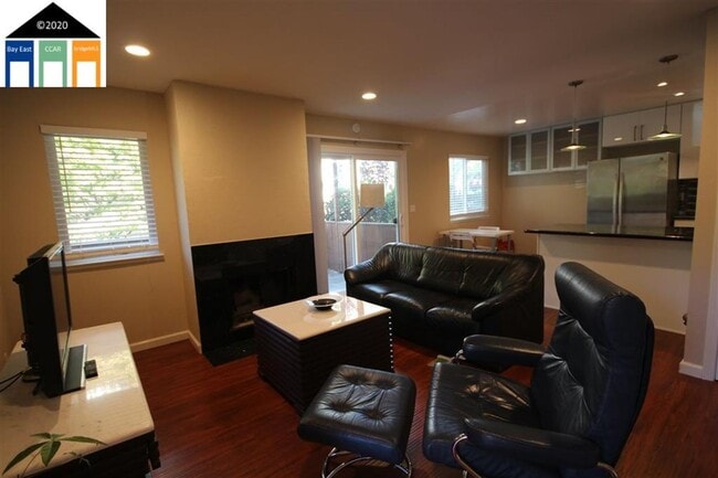 Building Photo - $2990 Stunning Remodeled 2BR/2BA Condo in ...