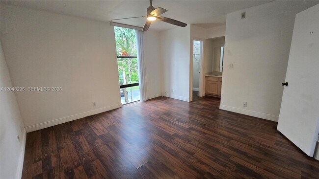 Building Photo - 2810 SW 87th Ave