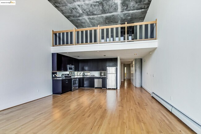 Building Photo - 311 Oak St