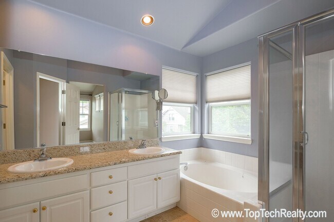 Building Photo - Lovely Traditional 2BD · 2.5BA + Office/De...