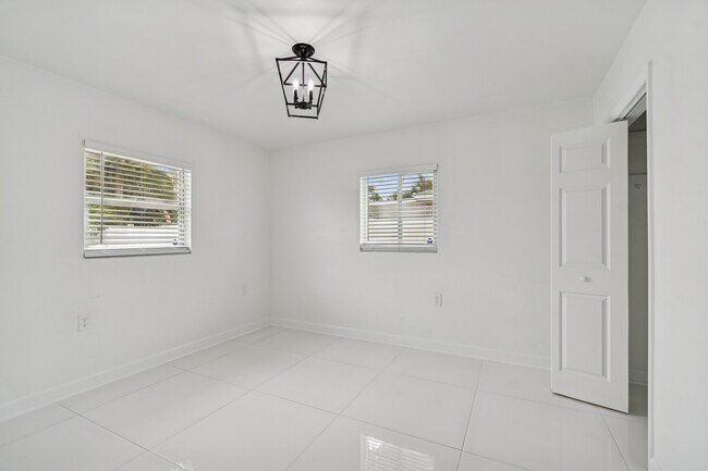 Building Photo - 455 81st Ave