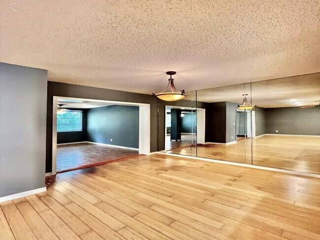 Building Photo - 1217 McMullen Booth Rd