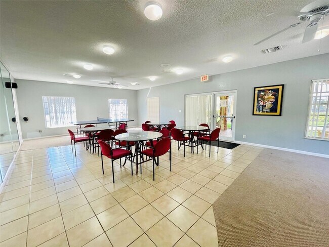 Building Photo - 257 S Cypress Rd