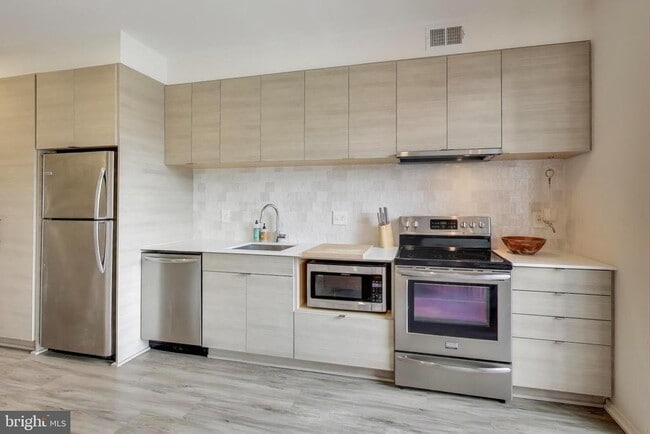 Building Photo - 1550 11th St NW