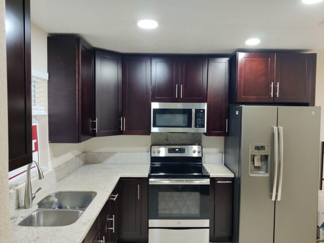 Building Photo - 4203 Ponce De Leon Blvd