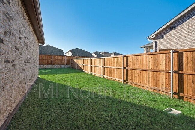 Building Photo - 805 Portina Dr