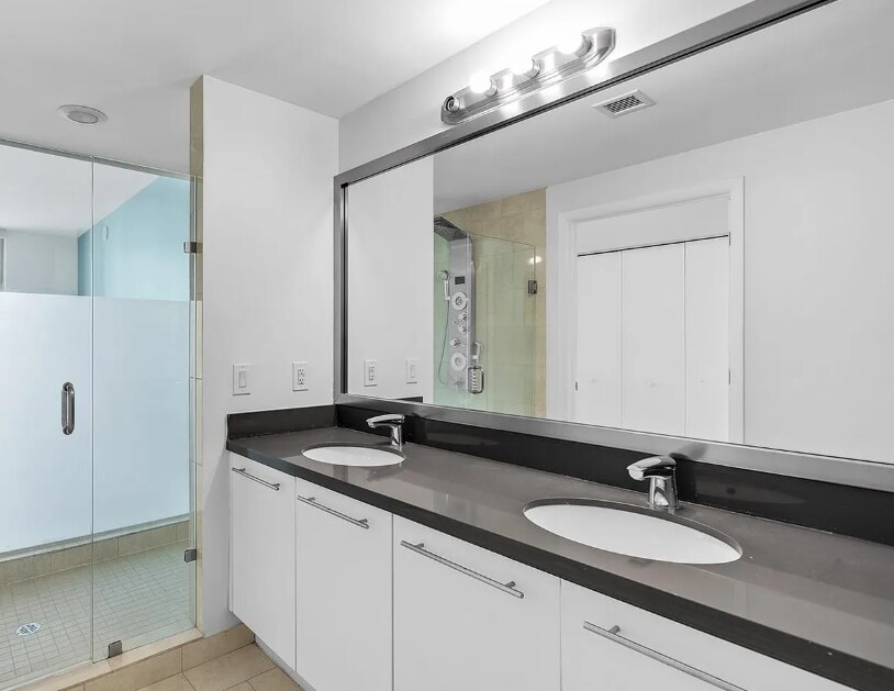 Building Photo - 90 SW 3rd St