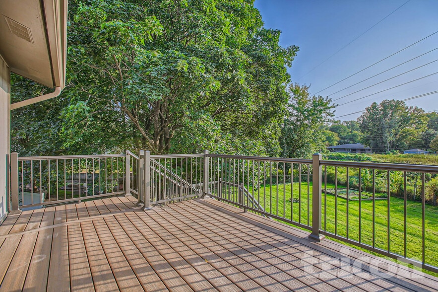 Building Photo - 1916 Lamplight Dr