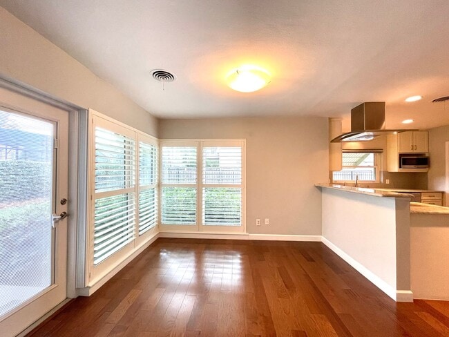 Building Photo - 6 month lease- AVAIL IN AUGUST- Immaculate...