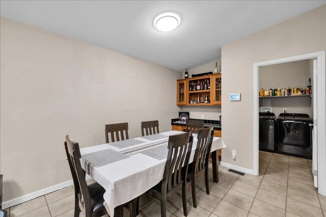 Building Photo - 29 Palms home in great neighborhood!