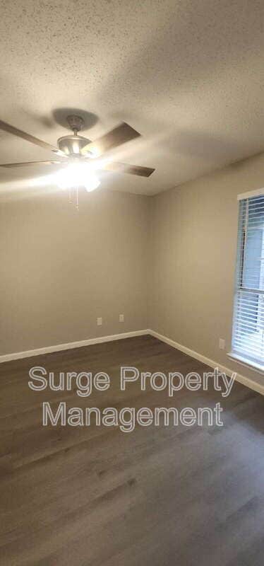 Building Photo - 18333 Roehampton Dr