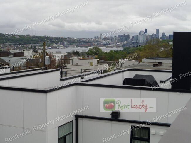 Building Photo - Stunning 4-Bedroom Newer Construction w/Huge VIEW Rooftop Deck in Fremont!!