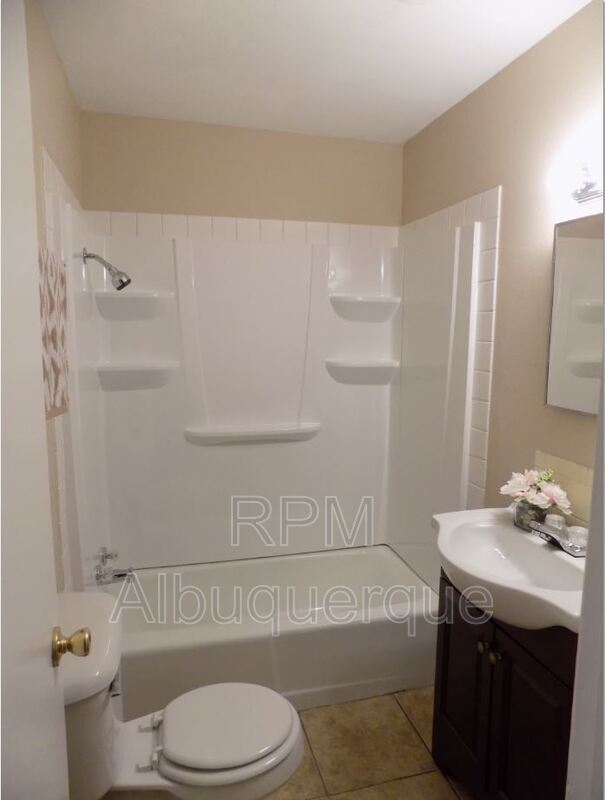 Building Photo - 560 Estancia Dr NW