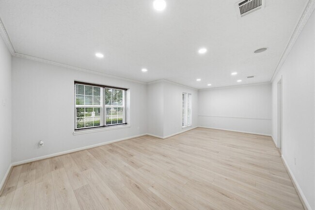 Building Photo - 3411 Point Clear Dr